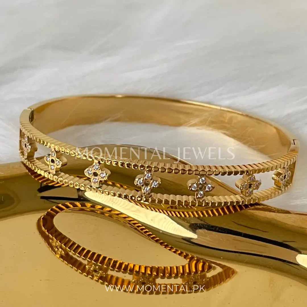 Luxury Clover Cuff