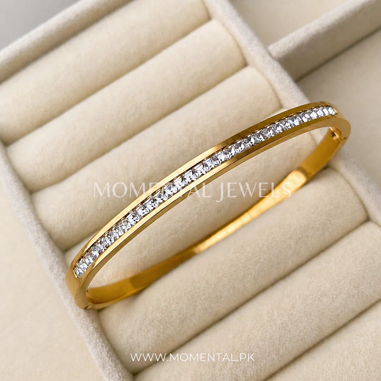 Sleek Zarcon Bangle
