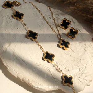 Trendy Black Clover Set